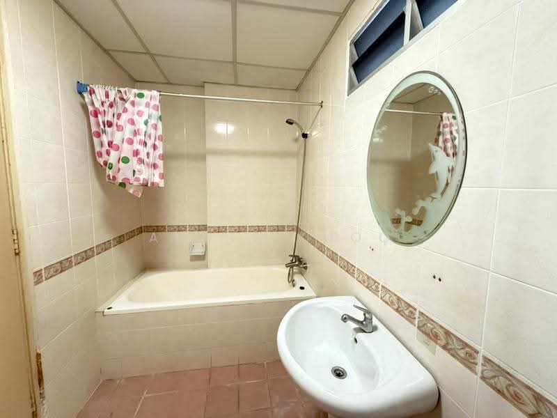 Condominium for Rent at Putra Place Condominium - Agnes Khoo - Bathroom - PropertyGuru.com.my