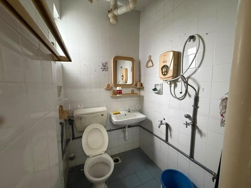 Apartment for Sale at Sri Jinjang - Kim Meng Lew - Bathroom - PropertyGuru.com.my
