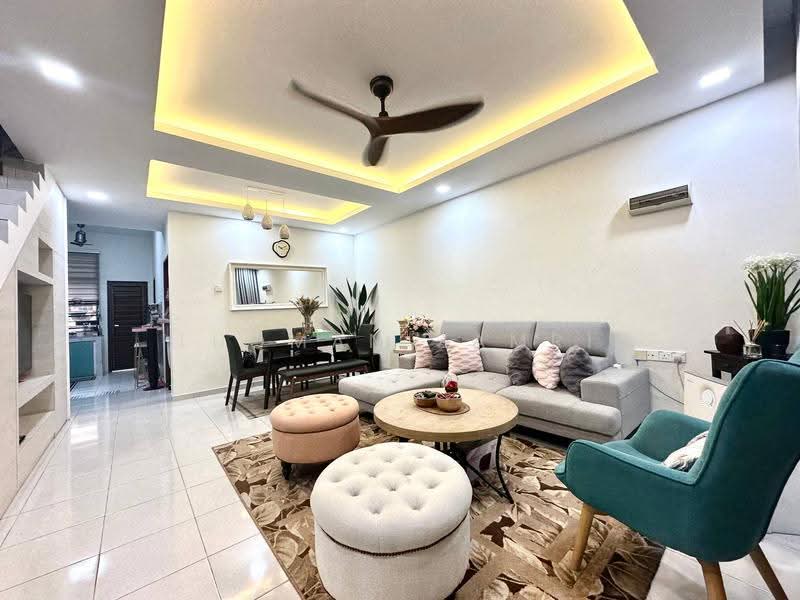 Rumah Teres 2-Tingkat untuk Dijual di Seksyen 32, Bukit Naga (Shah Alam) - Luqman Zamri - Living Room - PropertyGuru.com.my