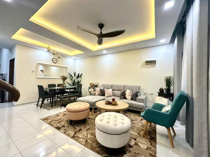Rumah Teres 2-Tingkat untuk Dijual di Seksyen 32, Bukit Naga (Shah Alam) - Luqman Zamri - Living Room - PropertyGuru.com.my