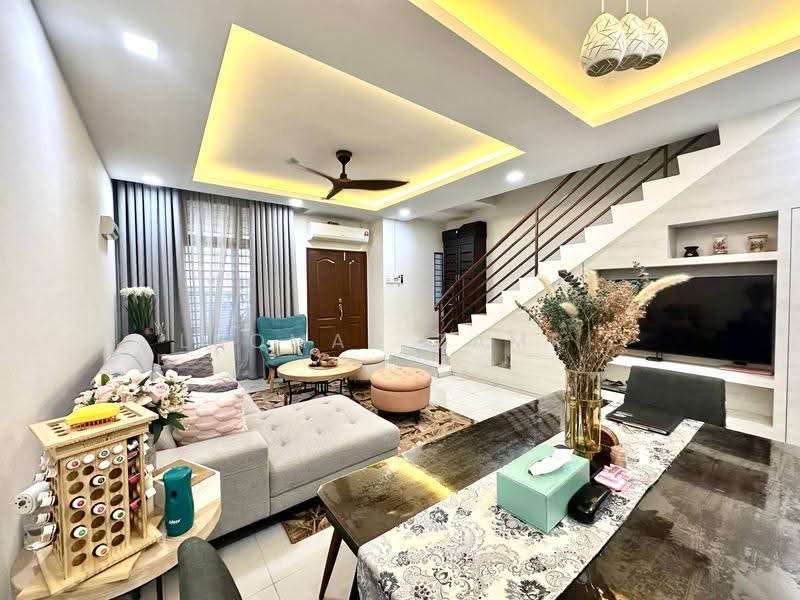 Rumah Teres 2-Tingkat untuk Dijual di Seksyen 32, Bukit Naga (Shah Alam) - Luqman Zamri - Living Room - PropertyGuru.com.my