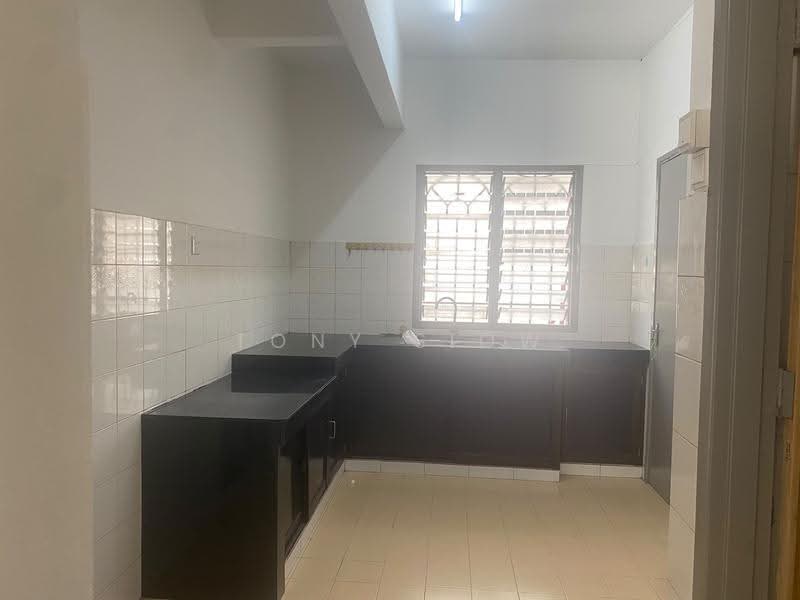 Terraced House for Sale in Usj 13 (Subang Jaya) - Tony Siow - Kitchen - PropertyGuru.com.my