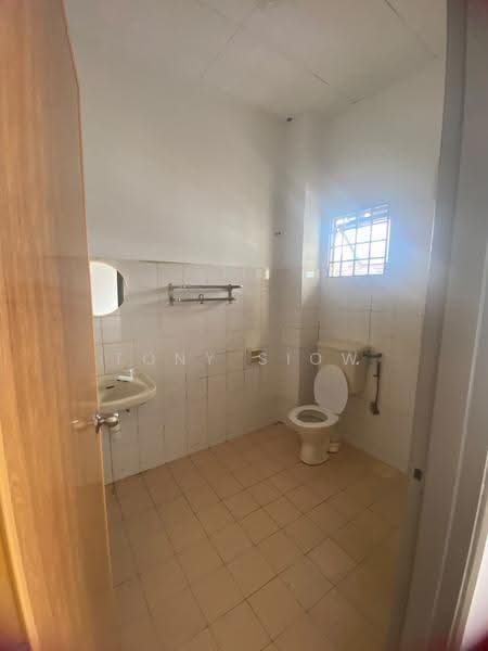 Terraced House for Sale in Usj 13 (Subang Jaya) - Tony Siow - Bathroom - PropertyGuru.com.my