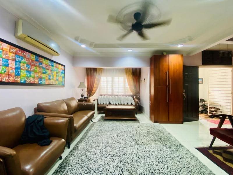 2-storey Terraced House for Sale in Taman Dato Ahmad Razali (Ampang) - Shaziery Iskandar - Living Room - PropertyGuru.com.my