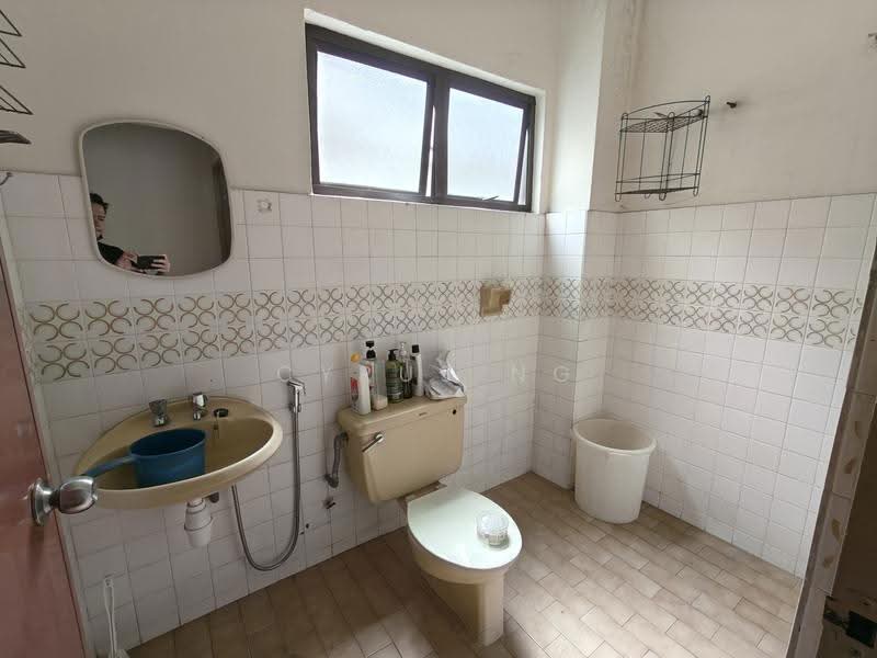 Rumah Teres 2-Tingkat untuk Dijual di Taman Desa (Kuala Lumpur) - Cyrus Ng - Bathroom - PropertyGuru.com.my