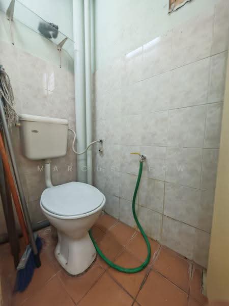 Flat for Sale at Dahlia - Marcus Yeow - Bathroom - PropertyGuru.com.my