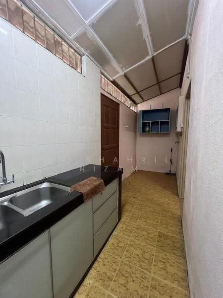 1-storey Terraced House for Sale in Seksyen 29 (Shah Alam) - Dr Shahril Nizam - Kitchen - PropertyGuru.com.my