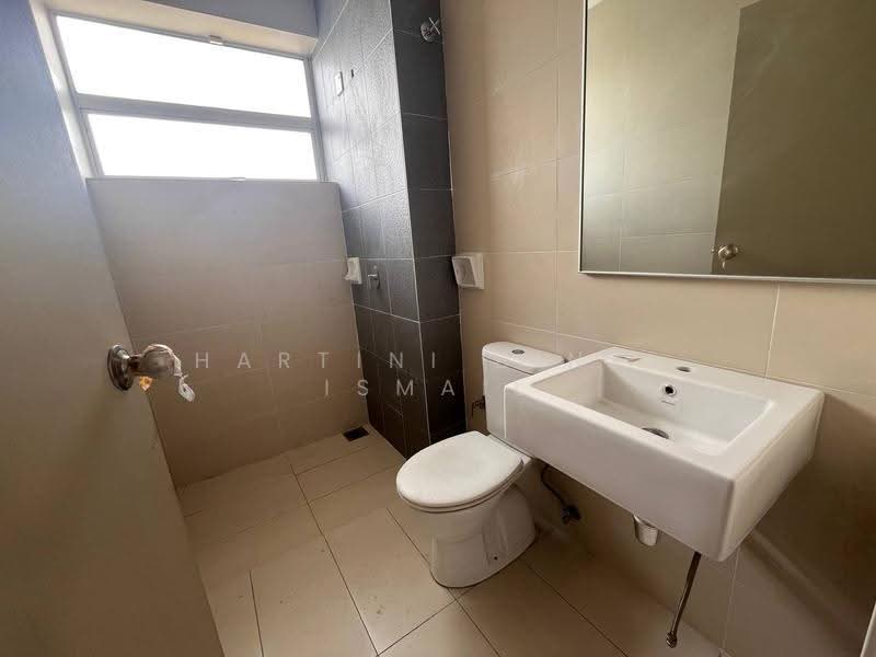 Rumah Teres 2-Tingkat untuk Dijual di Shah Alam (Selangor) - Hartini Binti Ismail - Bathroom - PropertyGuru.com.my