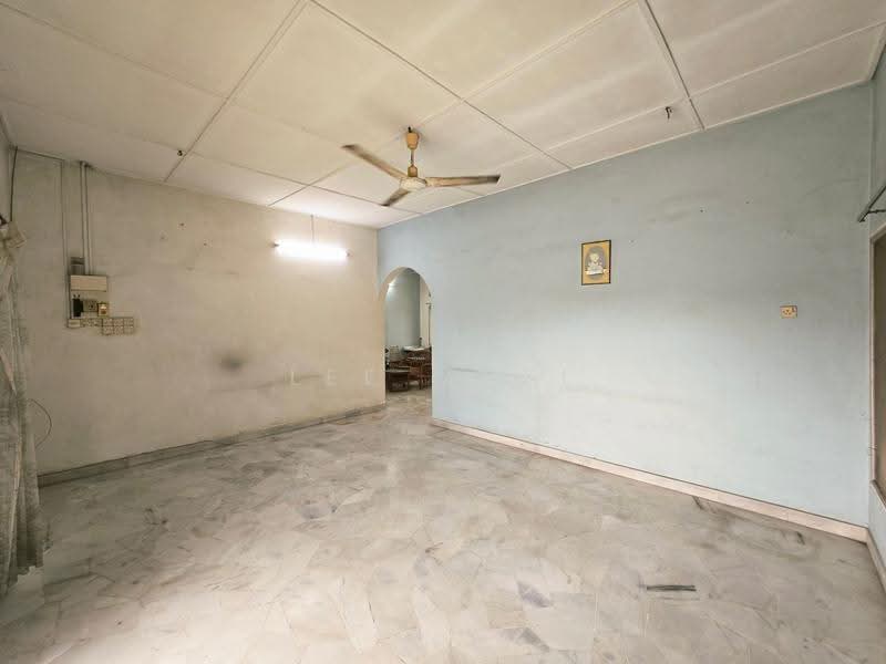 Bungalow House untuk Dijual di Taman Sppk (Ipoh) - Lee Muzi - Living Room - PropertyGuru.com.my