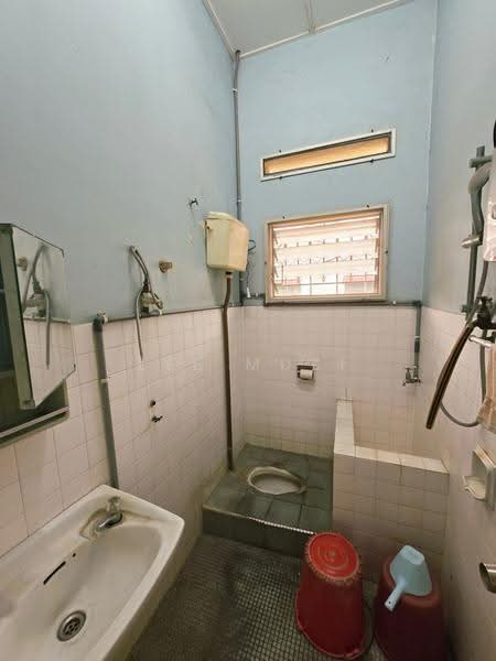 Bungalow House untuk Dijual di Taman Sppk (Ipoh) - Lee Muzi - Bathroom - PropertyGuru.com.my