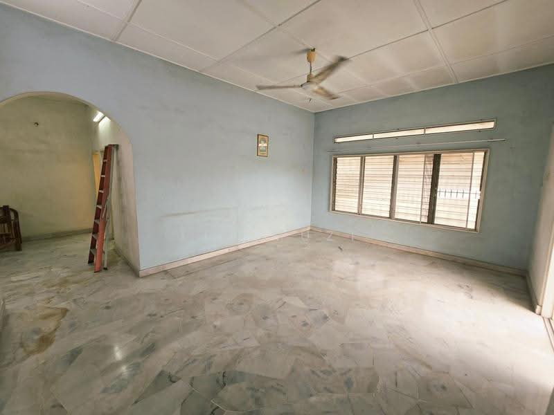Bungalow House untuk Dijual di Taman Sppk (Ipoh) - Lee Muzi - Living Room - PropertyGuru.com.my