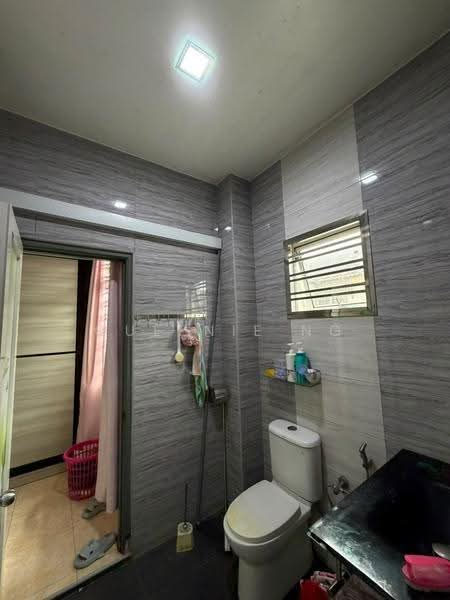 Rumah Teres 2-Tingkat untuk Dijual di Taman Setia Indah (Tebrau) - Queenie Ng - Bathroom - PropertyGuru.com.my