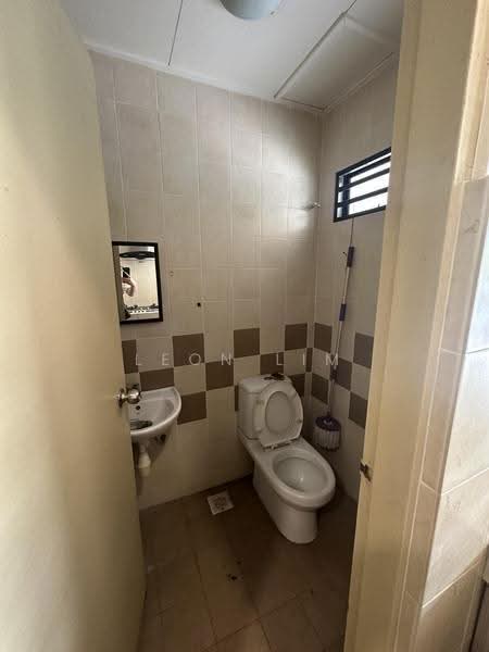 Townhouse for Sale in Kampung Sungai Kayu Ara (Petaling Jaya) - Leon Lim - Bathroom - PropertyGuru.com.my
