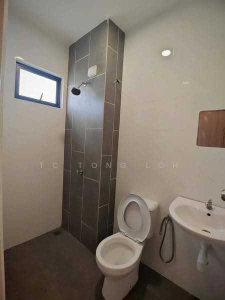 Townhouse for Rent in Taman Desa Sena (Tasek Gelugor) - TC Tong Loh - Bathroom - PropertyGuru.com.my