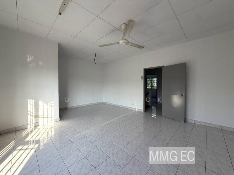 2-storey Terraced House for Sale in Bandar Botanic (Klang) - Daniel Kok - Living Room - PropertyGuru.com.my