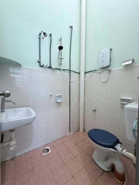 Rumah Teres 1-Tingkat untuk Dijual di Bandar Putra Kulai (Kulai) - Shieh Long Chen - Bathroom - PropertyGuru.com.my