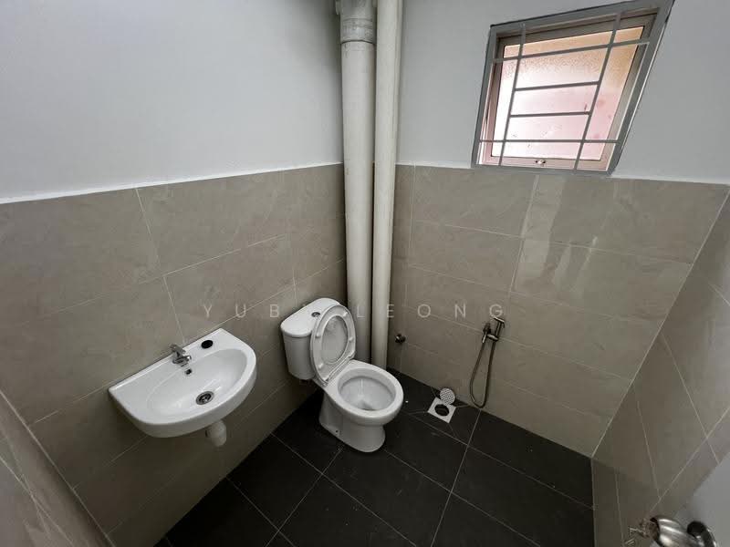 Pangsapuri untuk Dijual di Laguna Biru - Yubi Leong - Bathroom - PropertyGuru.com.my