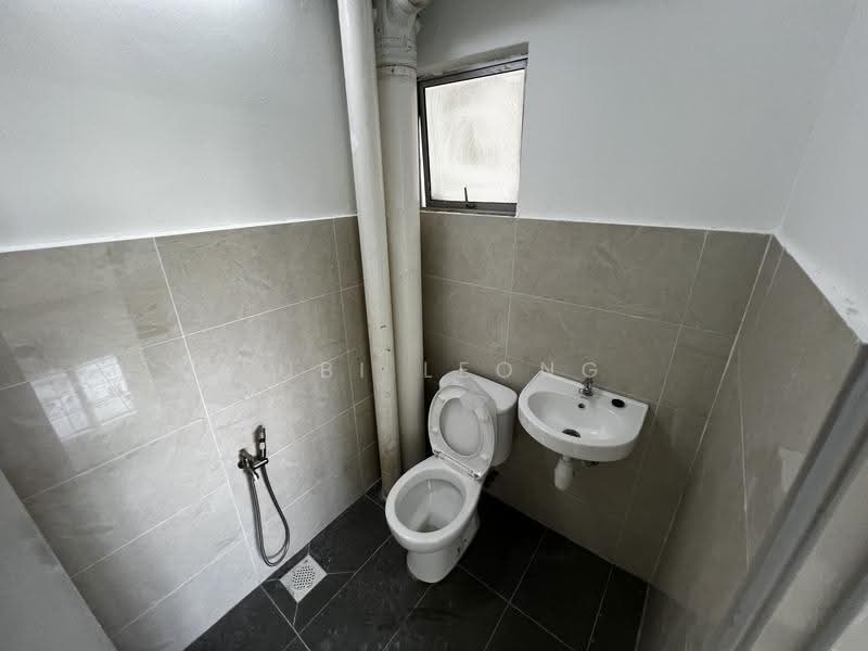 Pangsapuri untuk Dijual di Laguna Biru - Yubi Leong - Bathroom - PropertyGuru.com.my