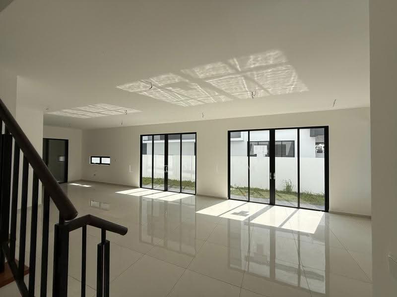 Rumah Kluster untuk Dijual di Austin Crest (Johor Bahru) - Leon Lim - Living Room - PropertyGuru.com.my