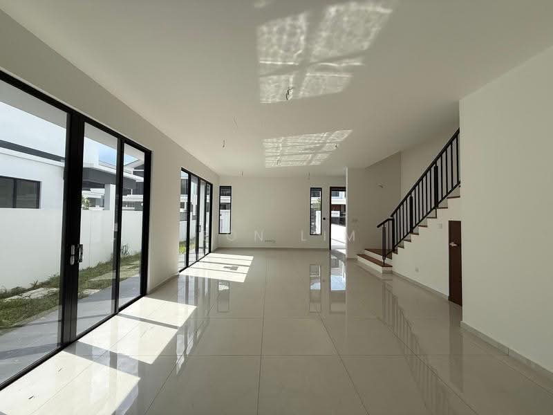 Rumah Kluster untuk Dijual di Austin Crest (Johor Bahru) - Leon Lim - Living Room - PropertyGuru.com.my