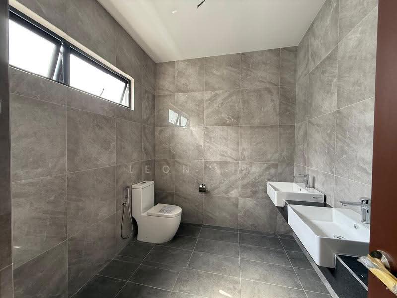 Rumah Kluster untuk Dijual di Austin Crest (Johor Bahru) - Leon Lim - Bathroom - PropertyGuru.com.my