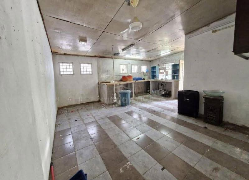 Rumah Teres 2-Tingkat untuk Dijual di Shah Alam (Selangor) - Hartini Binti Ismail - Kitchen - PropertyGuru.com.my