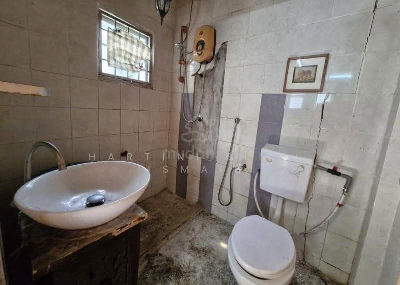 Rumah Teres 2-Tingkat untuk Dijual di Shah Alam (Selangor) - Hartini Binti Ismail - Bathroom - PropertyGuru.com.my
