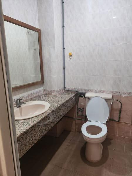 Rumah Teres 2-Tingkat untuk Disewa di Sungai Ara (Penang) - Lenny Goon - Bathroom - PropertyGuru.com.my