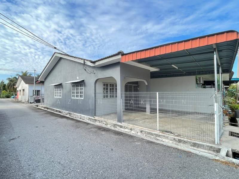 Rumah Teres 1-Tingkat untuk Dijual di Taman Serendah (Sabak Bernam) - Nazrin Hakimin - Exterior - PropertyGuru.com.my