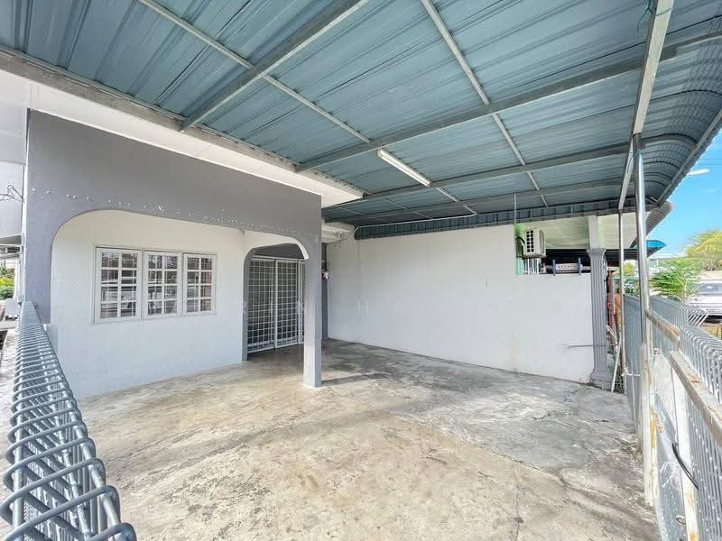 Rumah Teres 1-Tingkat untuk Dijual di Taman Serendah (Sabak Bernam) - Nazrin Hakimin - Exterior - PropertyGuru.com.my