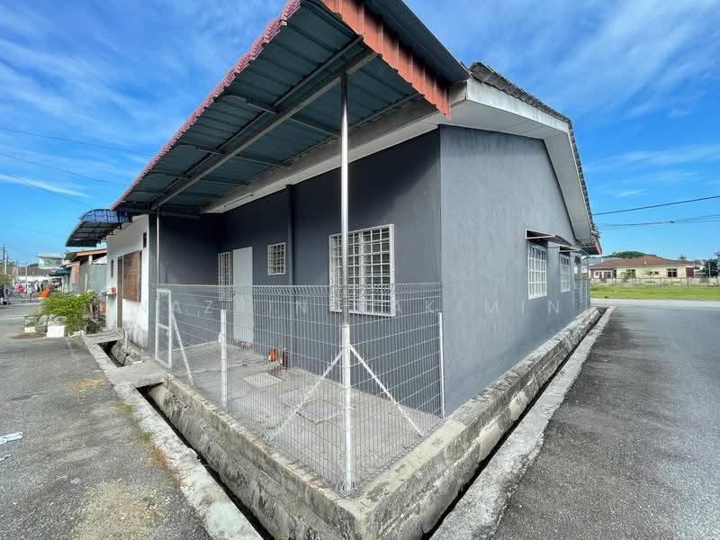 Rumah Teres 1-Tingkat untuk Dijual di Taman Serendah (Sabak Bernam) - Nazrin Hakimin - Exterior - PropertyGuru.com.my