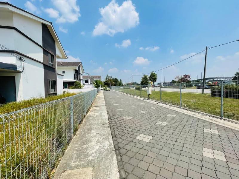 Rumah Teres 2-Tingkat untuk Dijual di Alam Perdana (Puncak Alam) - Dr Shahril Nizam - Exterior - PropertyGuru.com.my