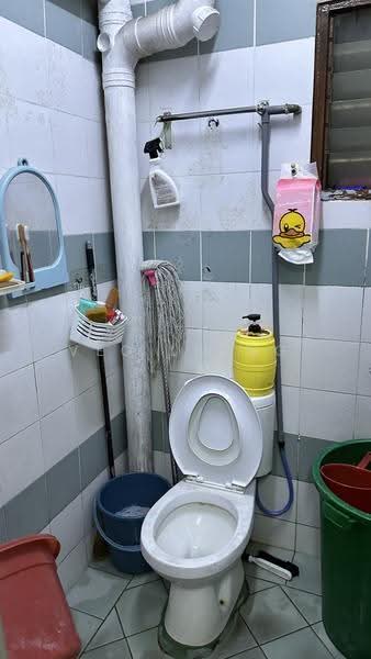 Rumah Flat untuk Dijual di Flat Taman Dagang - Veo Leong - Bathroom - PropertyGuru.com.my
