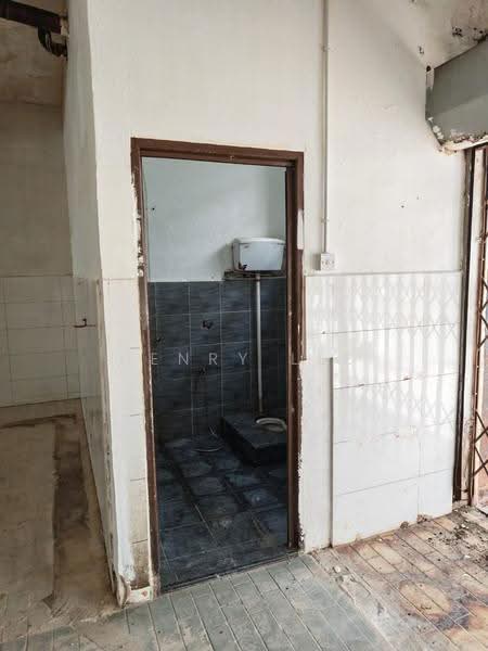 Kedai untuk Disewa di Petaling Jaya (Selangor) - Henry Lee - Bathroom - PropertyGuru.com.my