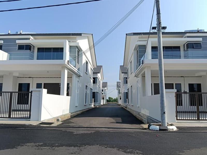 2-storey Terraced House for Sale in Rumah Teres Dua Tingkat di Tanjong Piandang, Perak (Tanjong Piandang) - Sanggaran Muniandy - Exterior - PropertyGuru.com.my