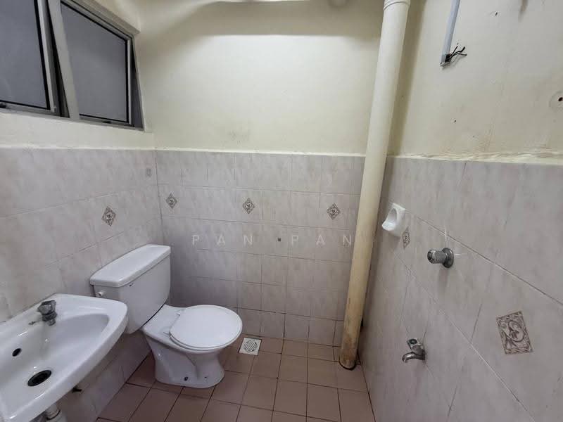 Apartment for Rent at Bayu Puteri 2 - Pan Pan - Bathroom - PropertyGuru.com.my