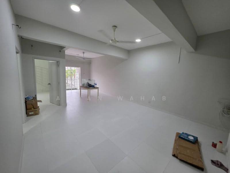 Tanah Kediaman untuk Dijual di Ampang (Selangor) - Azean Wahab - Living Room - PropertyGuru.com.my