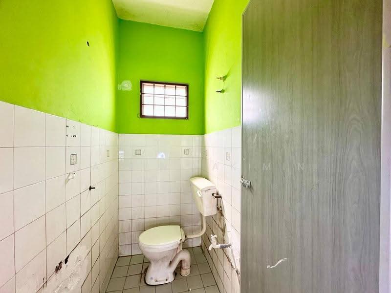 Rumah Teres 2-Tingkat untuk Dijual di Saujana Utama (Selangor) - Nazrin Hakimin - Bathroom - PropertyGuru.com.my