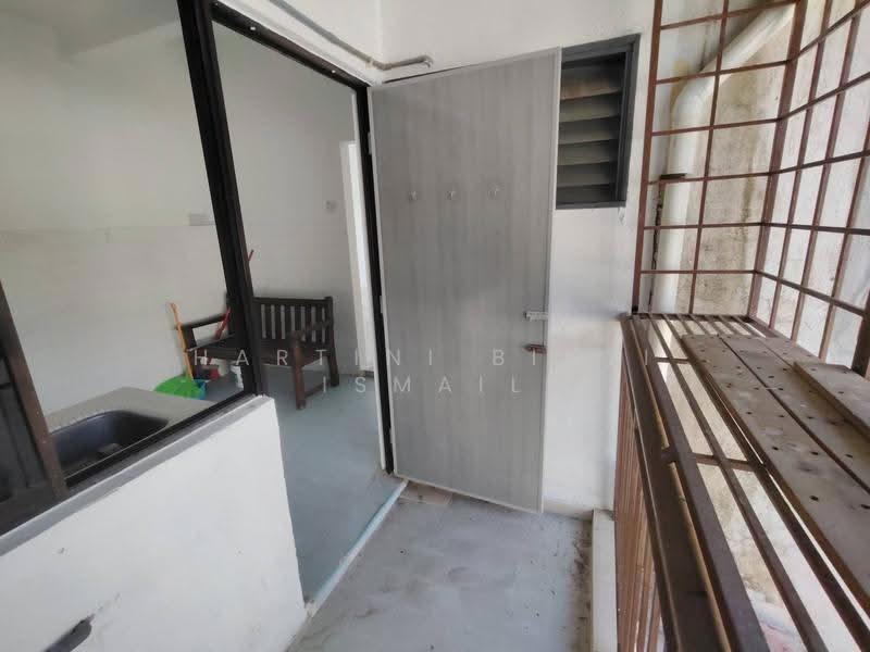 Kondominium untuk Dijual di Ayers Tower - Hartini Binti Ismail - Balcony - PropertyGuru.com.my