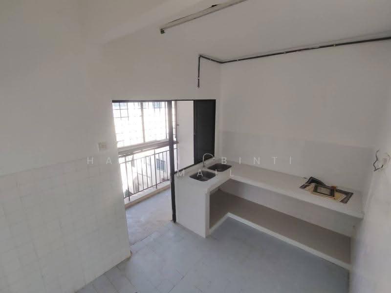 Kondominium untuk Dijual di Ayers Tower - Hartini Binti Ismail - Kitchen - PropertyGuru.com.my