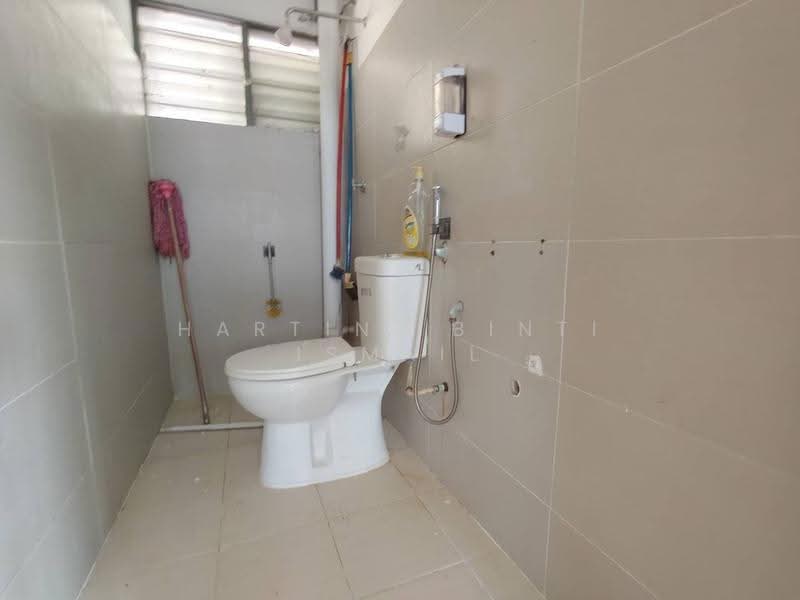 Kondominium untuk Dijual di Ayers Tower - Hartini Binti Ismail - Bathroom - PropertyGuru.com.my
