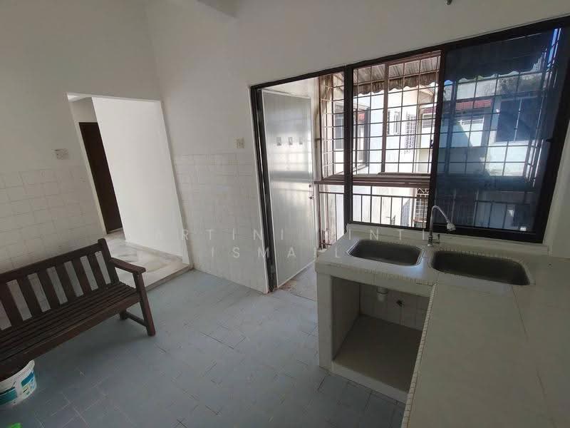 Kondominium untuk Dijual di Ayers Tower - Hartini Binti Ismail - Kitchen - PropertyGuru.com.my