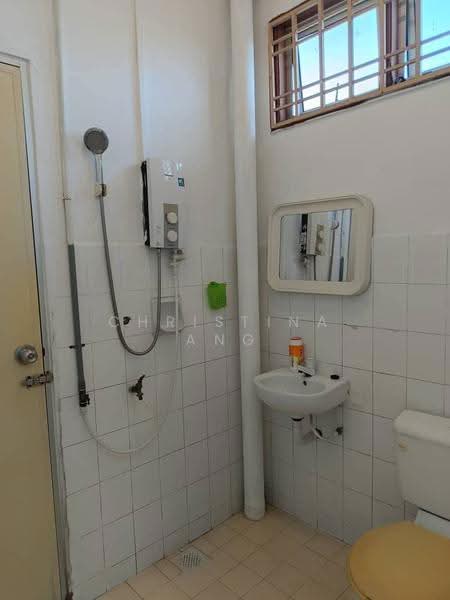 Rumah Teres 2-Tingkat untuk Dijual di Taman Puteri Wangsa (Ulu Tiram) - Christina Ang - Bathroom - PropertyGuru.com.my