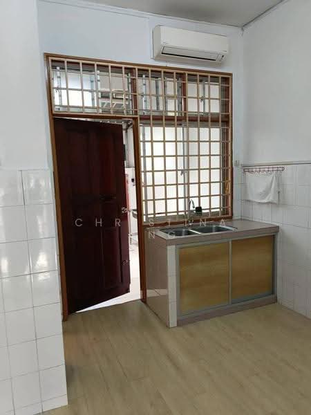 Rumah Teres 2-Tingkat untuk Dijual di Taman Puteri Wangsa (Ulu Tiram) - Christina Ang - Kitchen - PropertyGuru.com.my