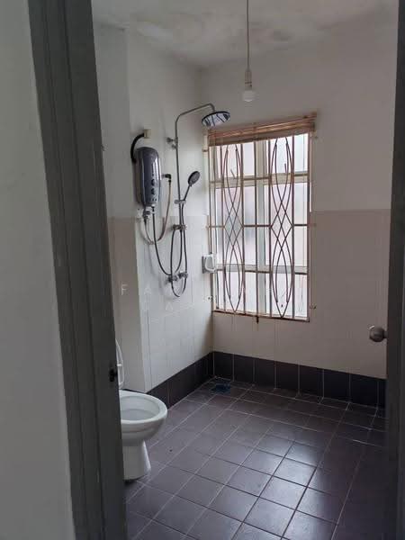 2-storey Terraced House for Rent in Bandar Baru Bangi (Selangor) - Faridah Samah - Bathroom - PropertyGuru.com.my