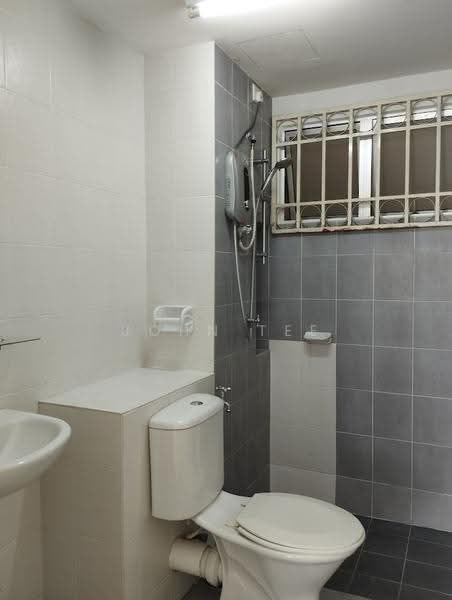 Apartment for Sale at Seri Intan Apartment - John Tee - Bathroom - PropertyGuru.com.my