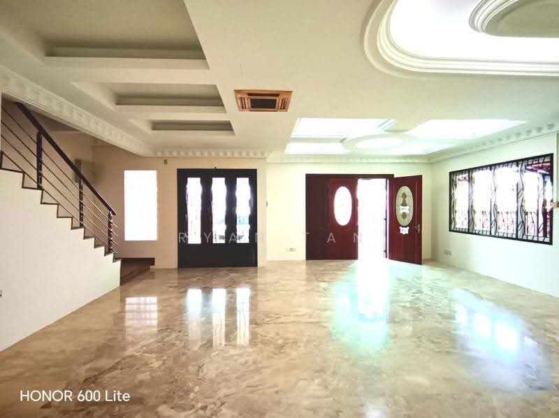 Semi-Detached House for Sale in Taman Naga Emas (Salak South) - Ryan Tan - Entrance - PropertyGuru.com.my