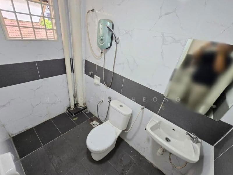 Apartment for Sale at Starville - Maccen Cheong - Bathroom - PropertyGuru.com.my
