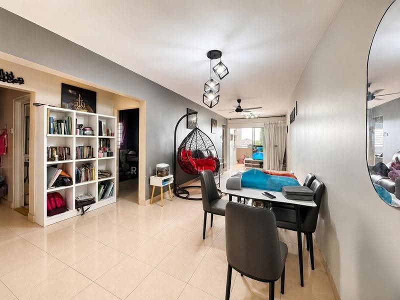 Pangsapuri untuk Dijual di Aliran Damai - Nazrin Hakimin - Living Room - PropertyGuru.com.my