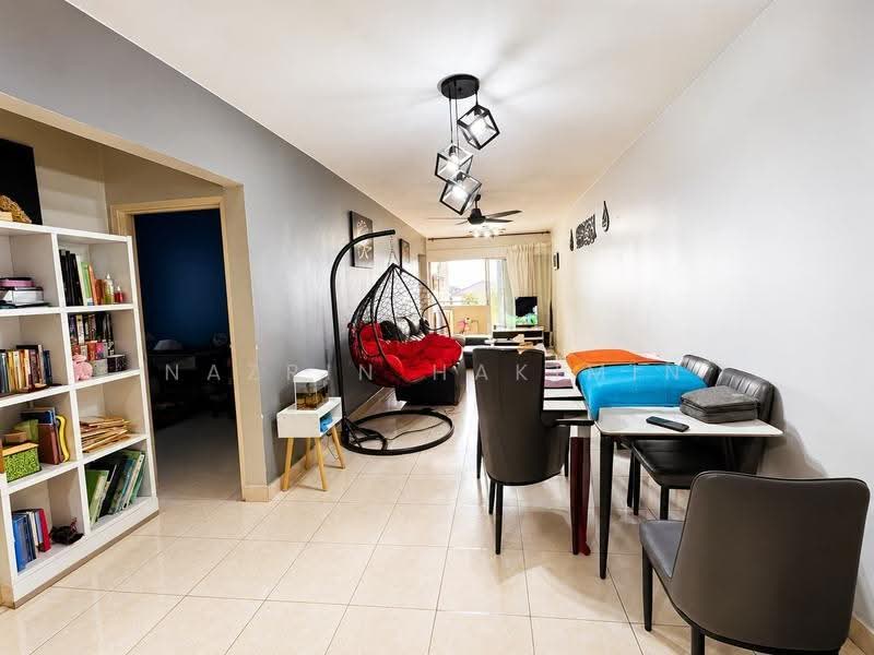 Pangsapuri untuk Dijual di Aliran Damai - Nazrin Hakimin - Living Room - PropertyGuru.com.my
